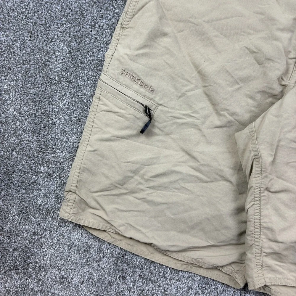 Patagonia Guidewater Shorts Mens Medium Beige Nylon Lightweight Zipped Pocket